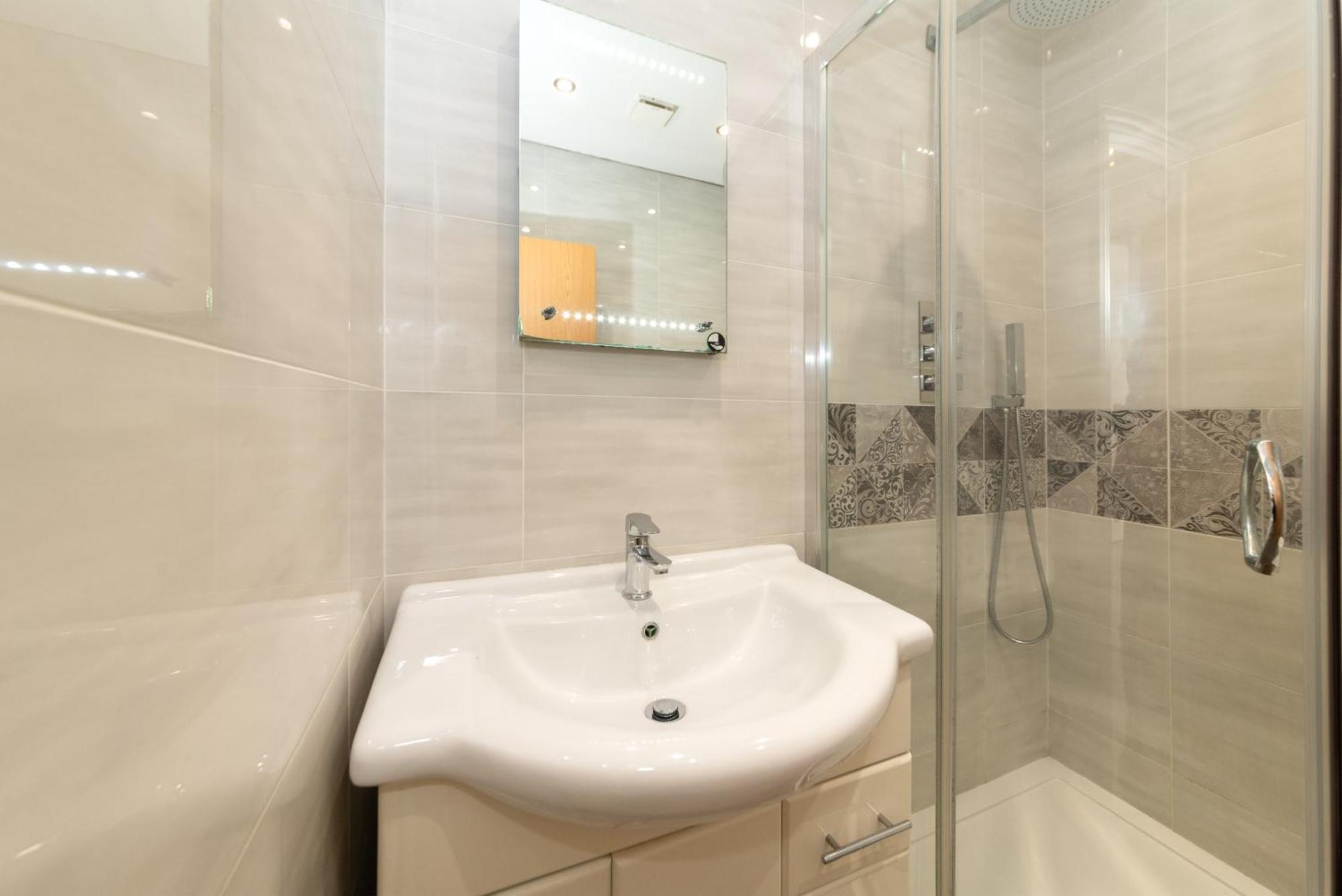 Ibex House 2 Beds Well Equipped Reading