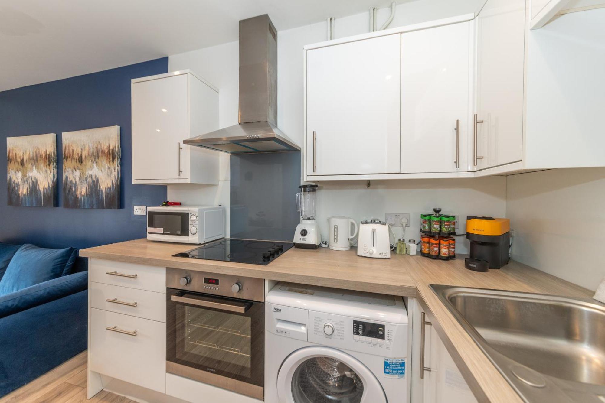 Ibex House 2 Beds Well Equipped Reading